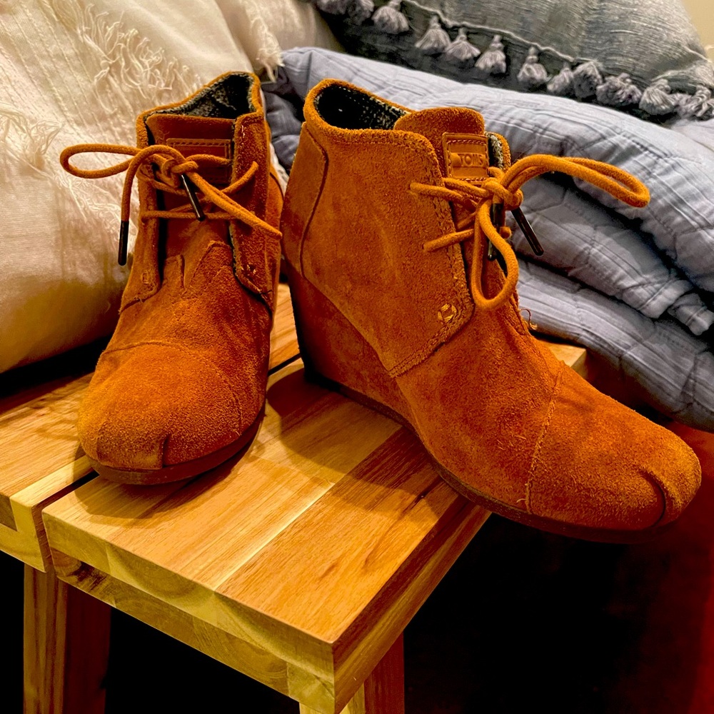 Toms wedges.